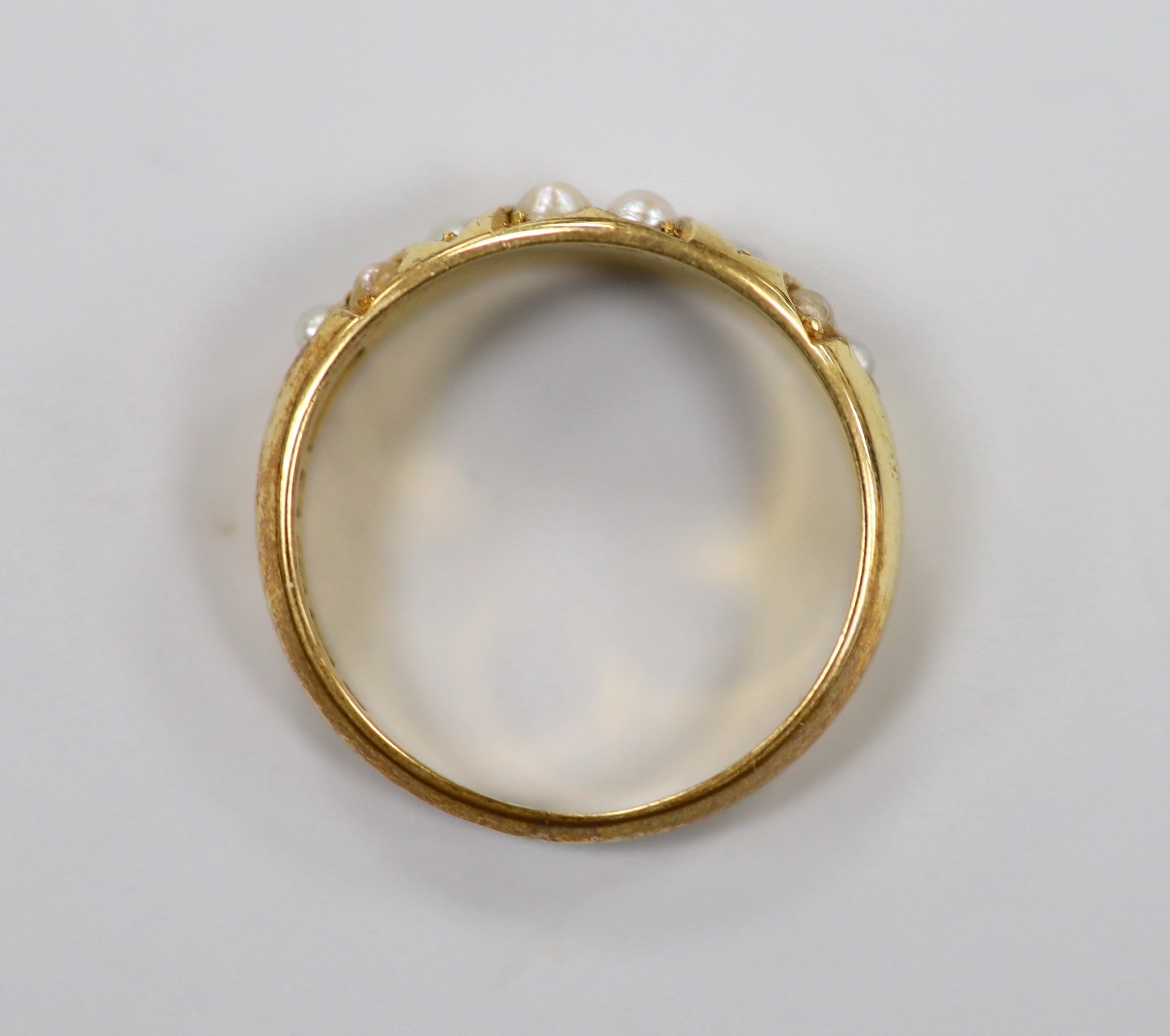 A late Victorian 18ct gold and split pearl cluster set ring (stone missing), size N, gross weight 4.1 grams.